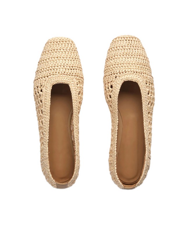 Fashionable woven flats
