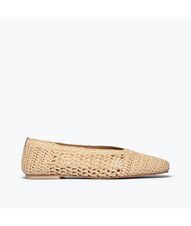 Fashionable woven flats