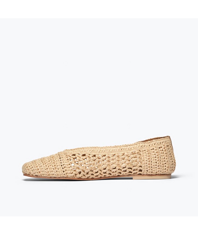 Fashionable woven flats