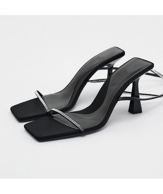 Simple and fashionable high-heeled sandals